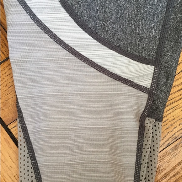 Stellar Grey & White Cropped Leggings Size S - Picture 6 of 6